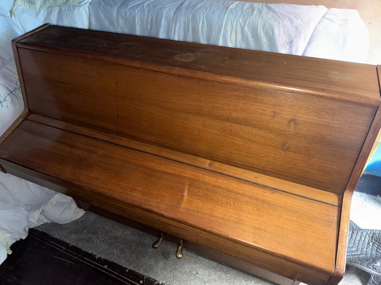 Barratt Robinson Free Delivery Stool 