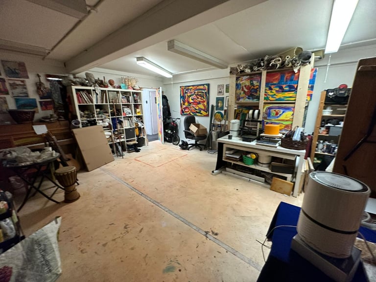 Artist Studio- Sublet. Near Waterloo ! 