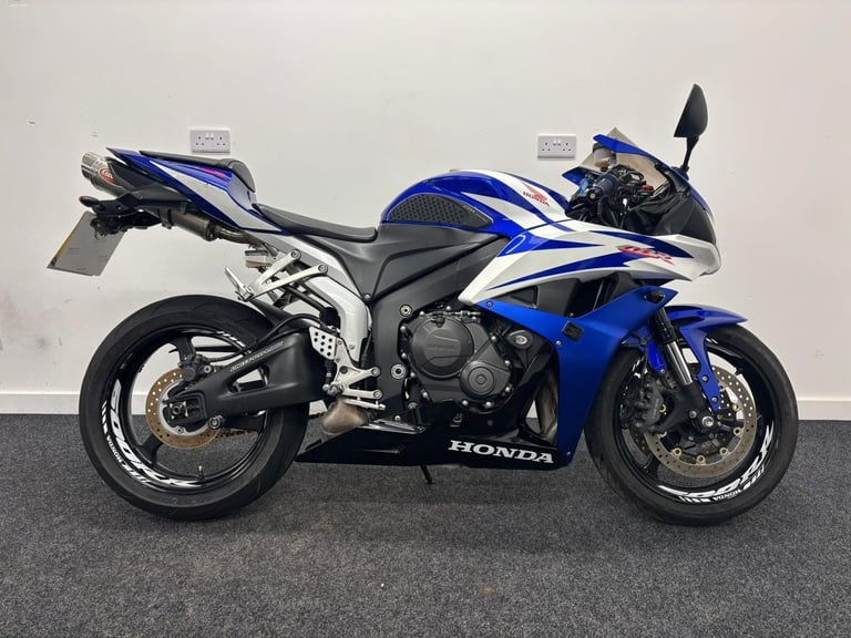 HONDA CBR600RR ** SCORPION EXHAUST - 12 MONTHS MOT - AKRA CHAIN GUARD **
