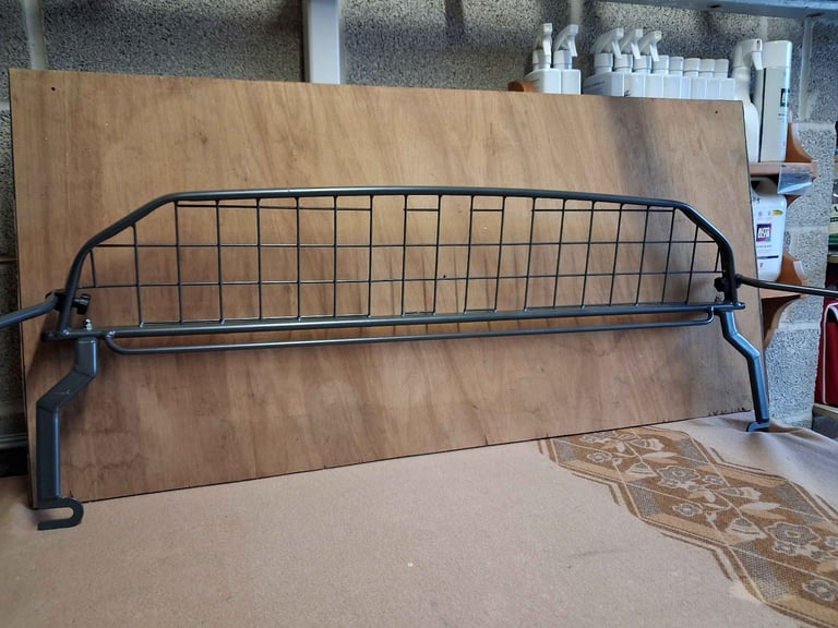Skoda Kamiq (2019 onwards) dog guard, 