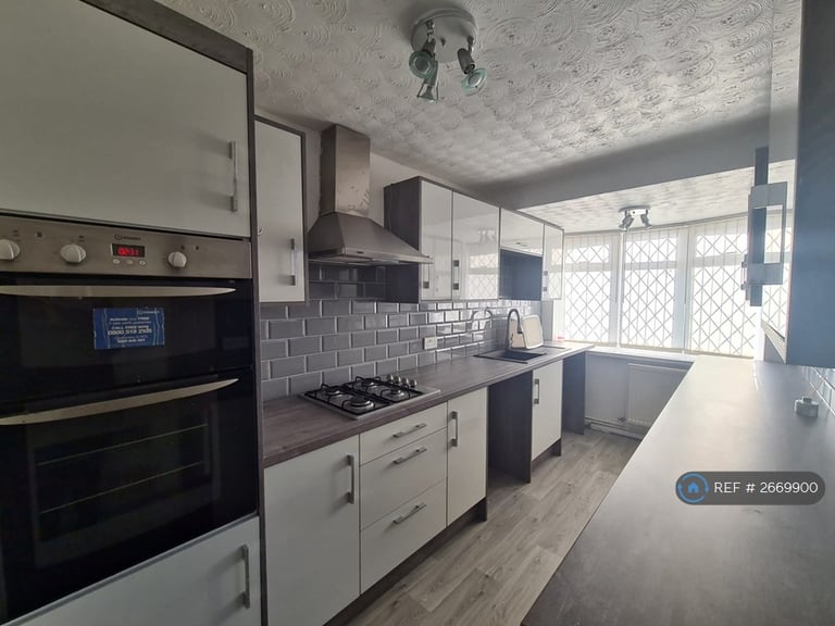 3 bedroom house in Kenilworth Close, Tipton, DY4 (3 bed) (#2669900)