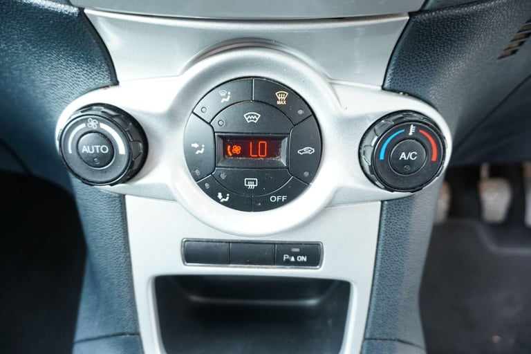 2010 Ford Fiesta 1.6 Titanium 5dr HATCHBACK Petrol Manual