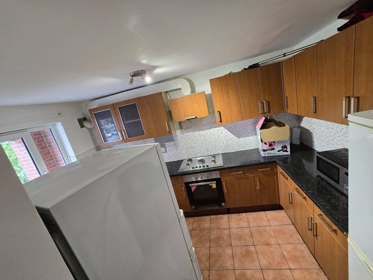 Spacious and Cosy Double Room for Rent in - SW15 5QD