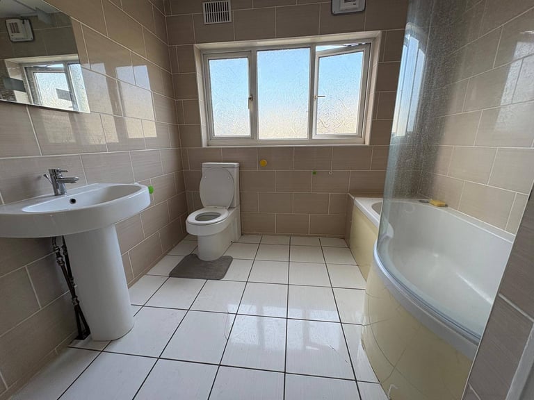 4 bed house in Barking  ,Strictly No agents or company let ,Working Professional 