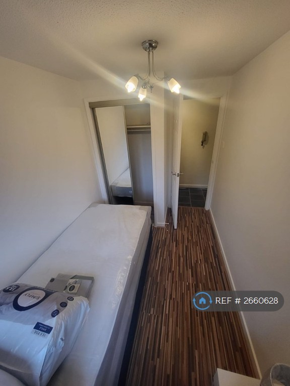 3 bedroom flat in Eastfield Road, Glasgow, G21 (3 bed) (#2660628)