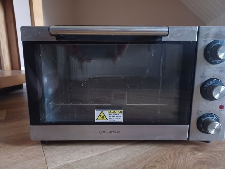 Cookworks mini oven nearly new