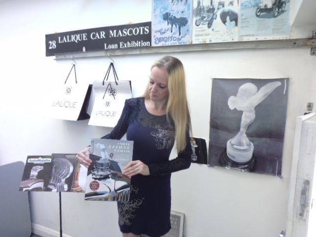 A NON-PROFESSIONAL FEMALE MODEL required for A BOOK PROMOTION