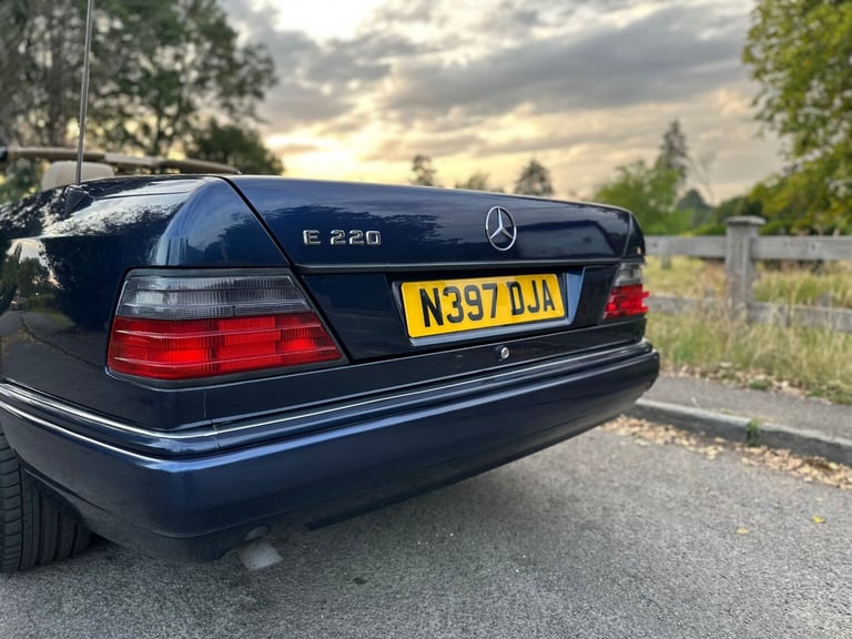 1995 Mercedes-Benz E-Class E220 2dr Auto CONVERTIBLE Petrol Automatic