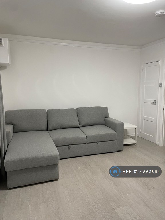 2 bedroom flat in Broadhurst Gardens, London, NW6 (2 bed) (#2660936)