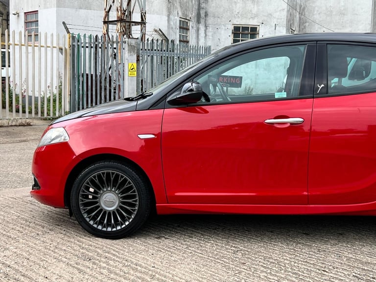 2012 Chrysler Ypsilon 1.2 Black and Red 5dr HATCHBACK PETROL Manual