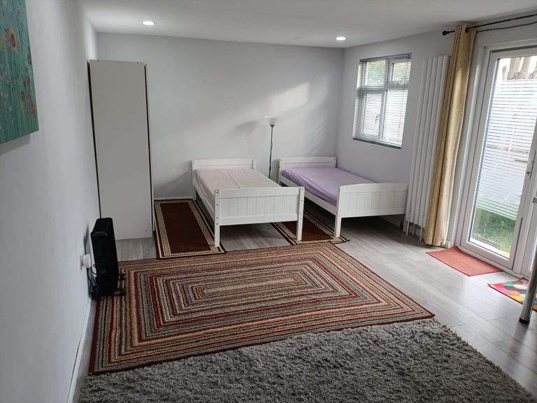 Lovely Garden Studio – Clayhall Avenue Ilford 