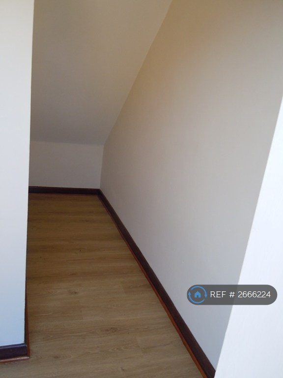 2 bedroom flat in Station Road, Littleport, Ely, CB6 (2 bed) (#2666224)