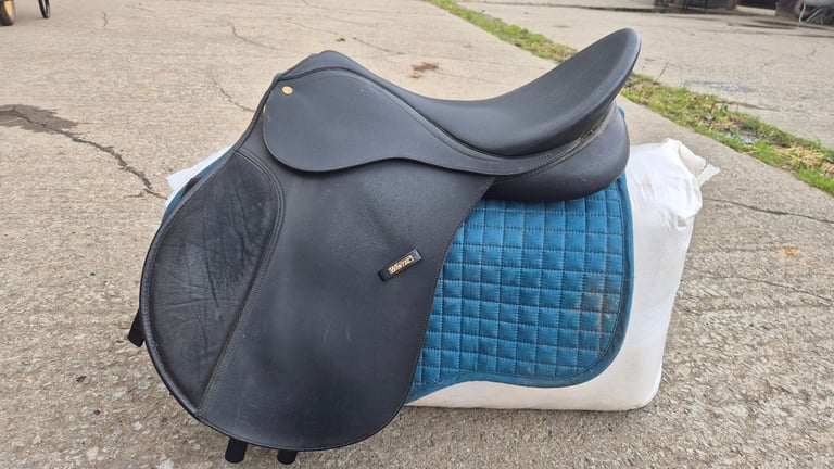 Black Wintec Saddle