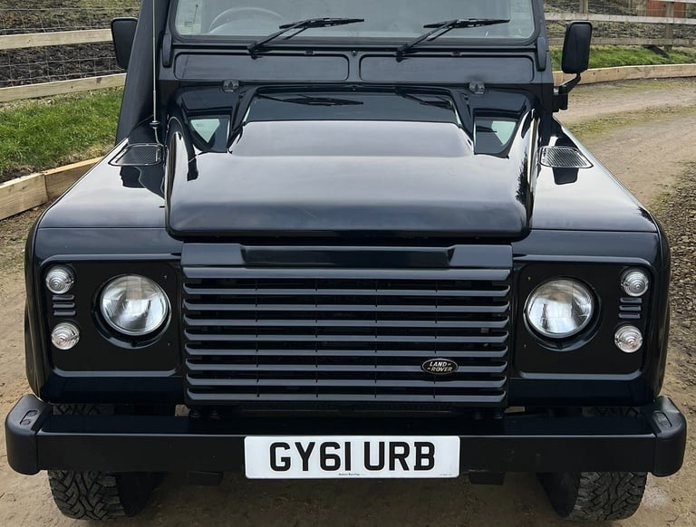 2011 - 61 Land Rover Defender 90 2.2 TDCi XS 4WD SWB Euro 5 WINDOW VAN Diesel