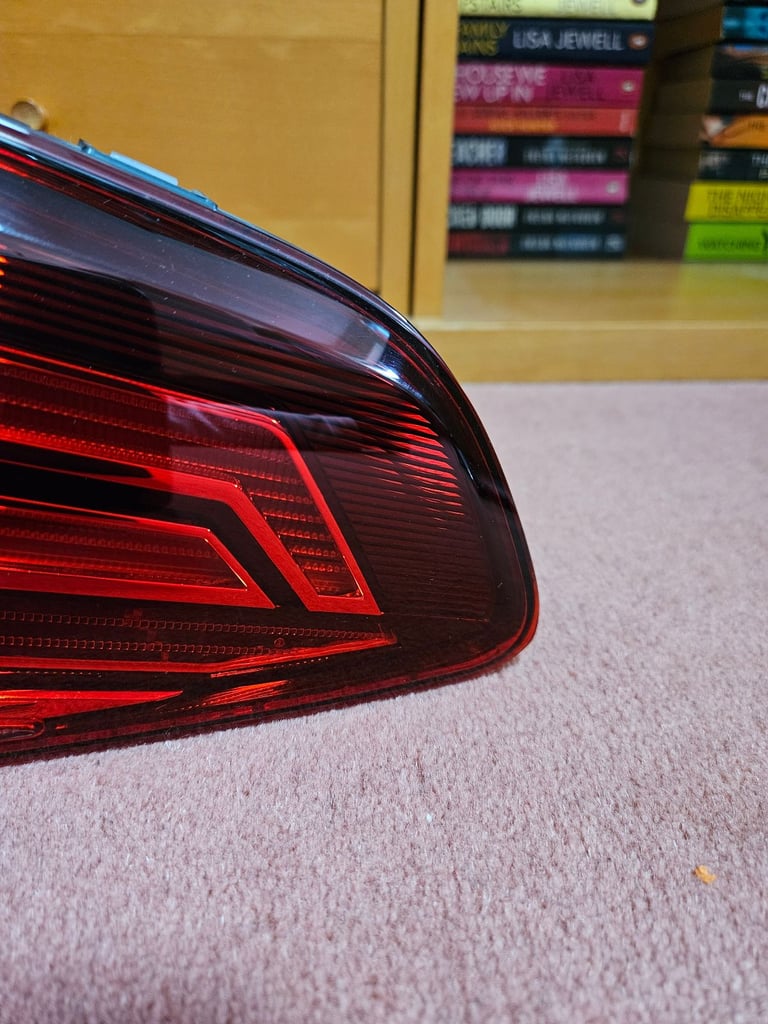 VW Golf 7.5 LEFT INNER tail light