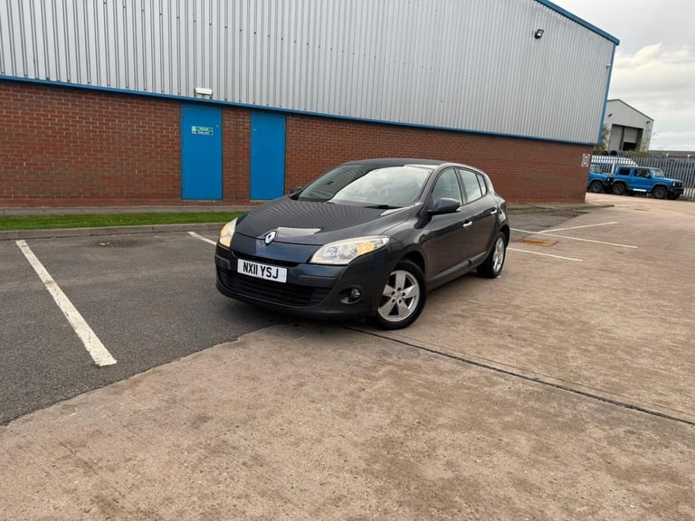 2011 Renault Megane 1.6 16V Dynamique TomTom Euro 5 5dr HATCHBACK Petrol Manual