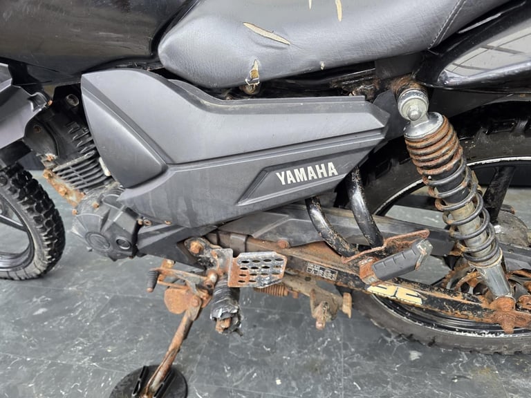 YAMAHA YS 125 PROJECT BIKE LEARNER LEGAL 125cc HPI CLEAR