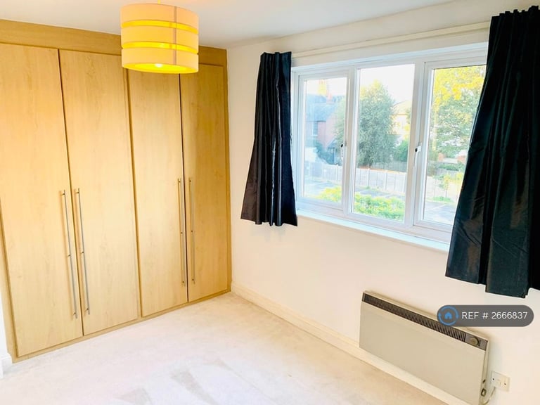 2 bedroom flat in Greys Court, Reading, RG1 (2 bed) (#2666837)