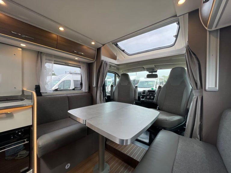 Estrusco T7400 QBC 4 berth 4 Belt Motorhome Rear garage 