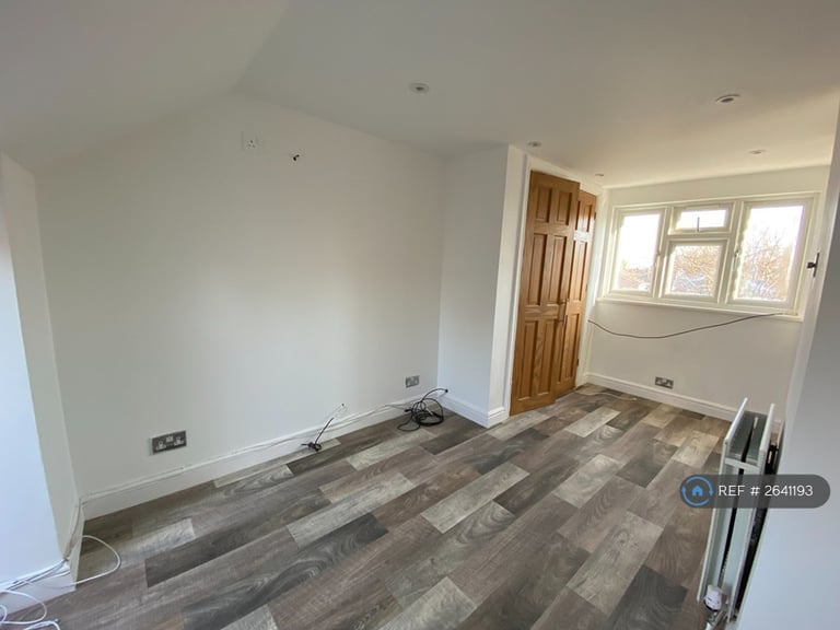 3 bedroom house in Northumberland Crescent, Feltham, TW14 (3 bed) (#2641193)