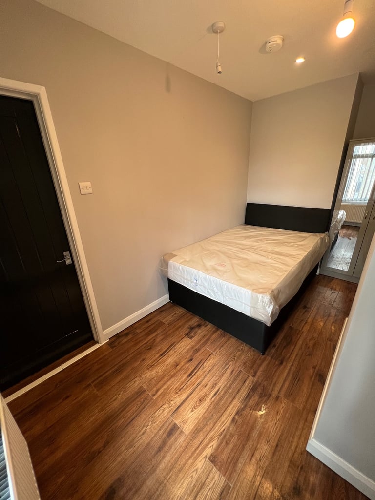 ONE BED FULLY FURNISHED FLAT TO RENT