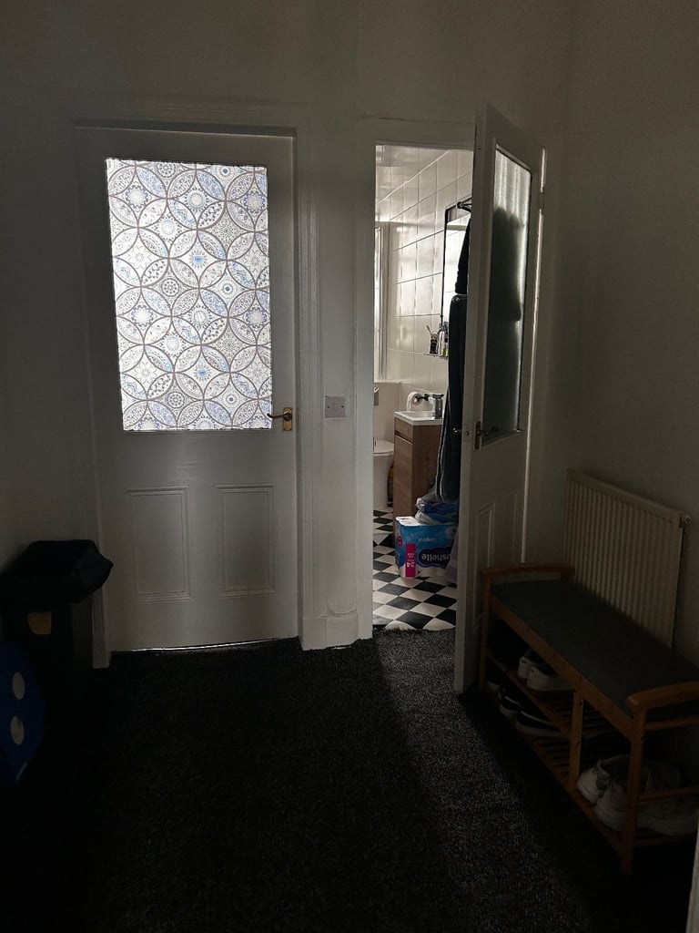 Student flatmate wanted