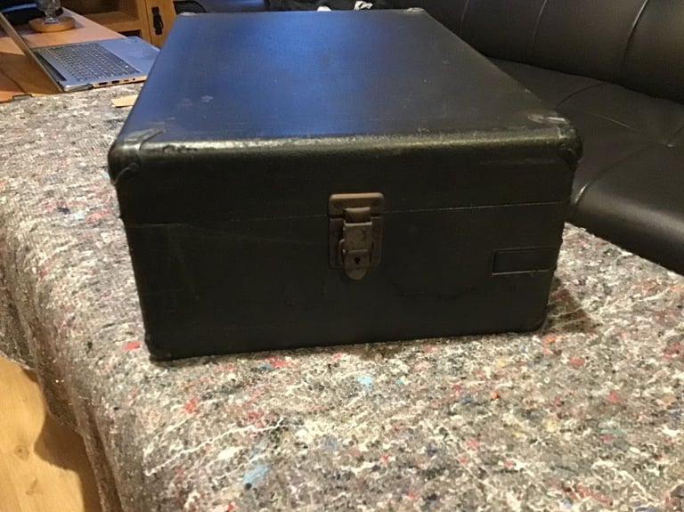 HMV 102 Gramophone with 5b Soundbox and keys