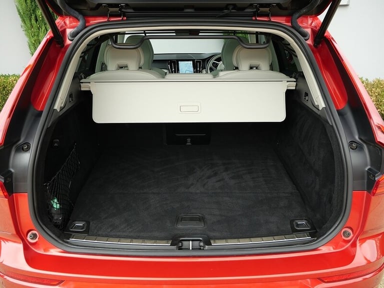 2022 Volvo XC60 2.0h T6 Recharge 18.8kWh Inscription SUV 5dr Petrol Plug-in Hybrid Auto AWD SUV H...
