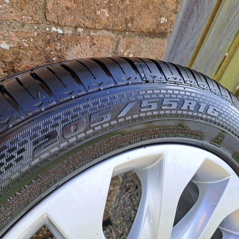 Seat Leon Alloy wheels with tyres