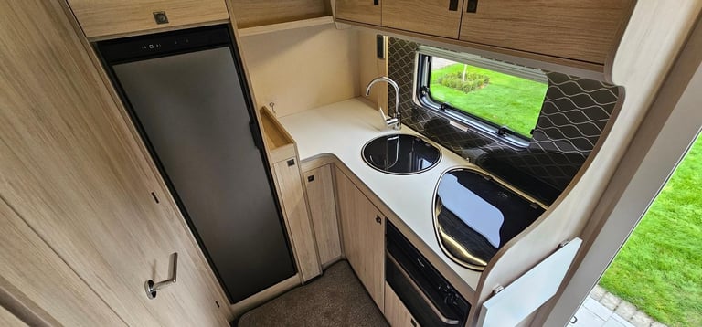 AutoTrail F62 motorhome 2022 5.99m 3500kgs 4 berth/belts 15k miles AC Bike rack
