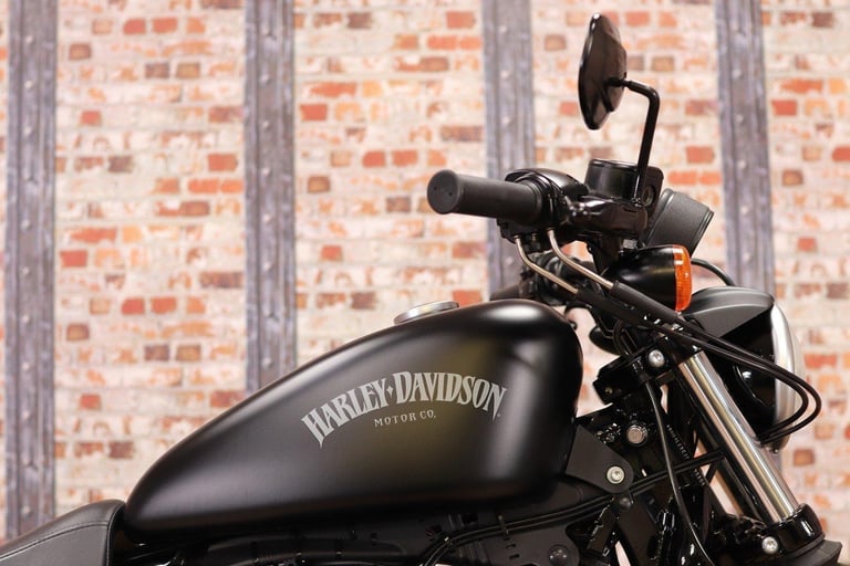 **DEPOSIT TAKEN** 2015 HARLEY XL 883 N SPORTSTER IRON - 4,004 MILES - 1 OWNER