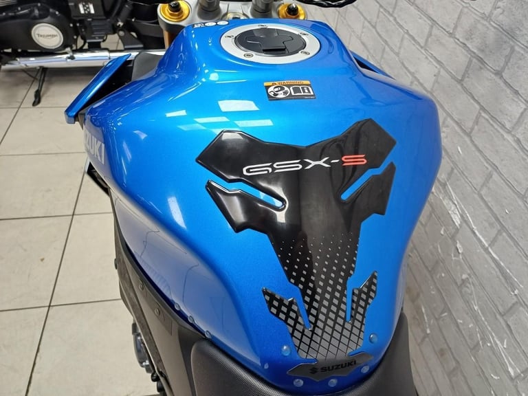 Suzuki GSXS1000   22 plate  only 6615 miles  full service history  delivery p...