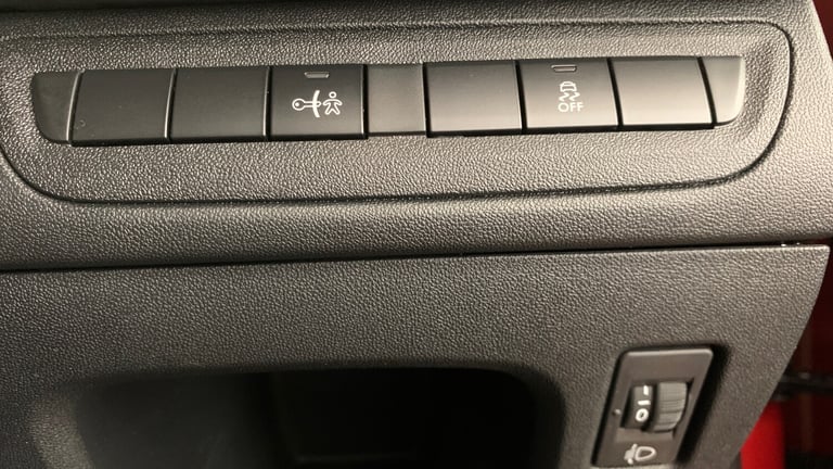 2016 Peugeot 208 1.2 PureTech XS White Hatchback 5dr Petrol Manual Euro 6 (82 ps) Hatchback Petro...