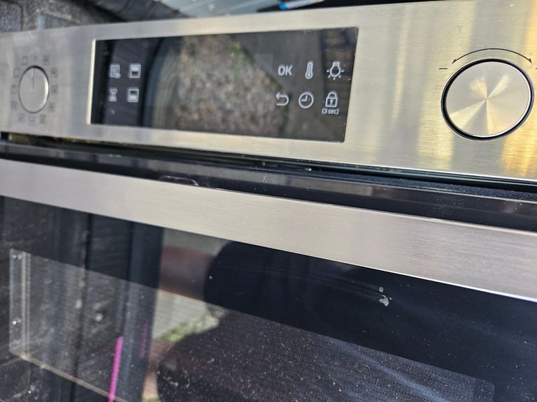 image for Samsung built in oven, priced to sell