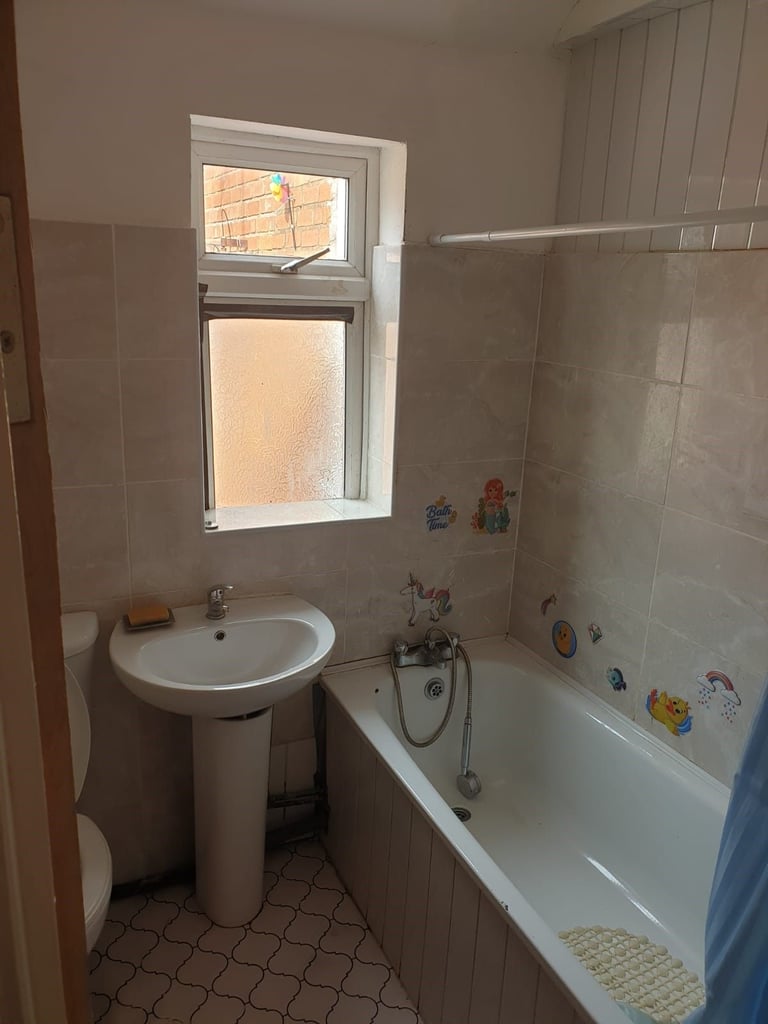 2 Bedroom Flat Above a Shop To Rent In Great Barr.  DSS Tenants Welcome To Apply.