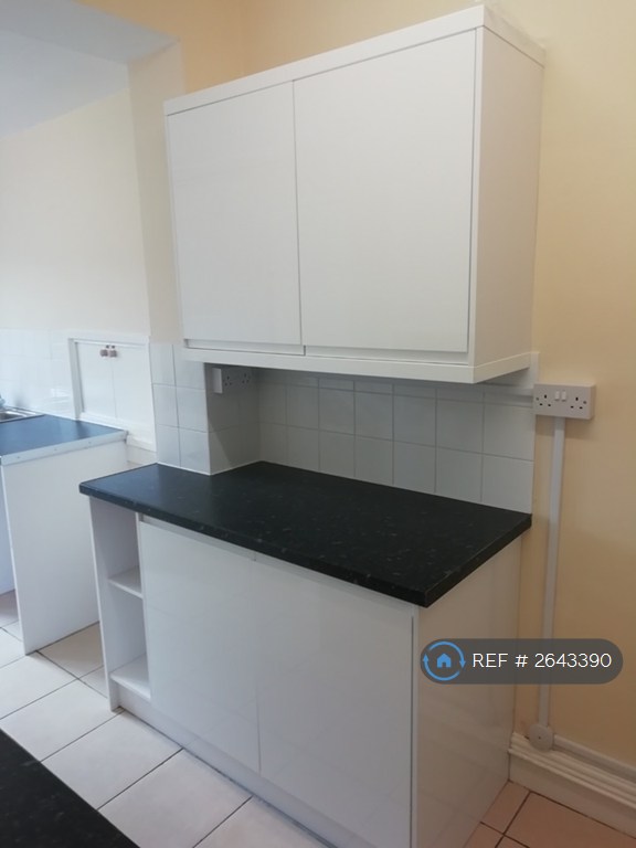 4 bedroom house in Lower City Road, Tividale, Oldbury, B69 (4 bed) (#2643390)