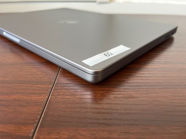 Apple MacBook Pro M3 14'' 16GB Ram 1TB SSD Adobe 2024 Logic Pro 11 Ableton