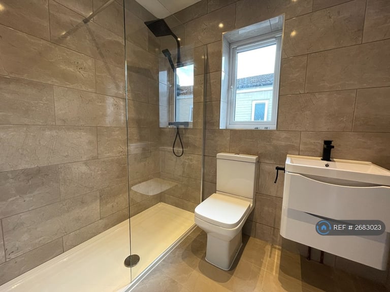 5 bedroom house in Milton Road, Southampton, SO15 (5 bed) (#2683023)