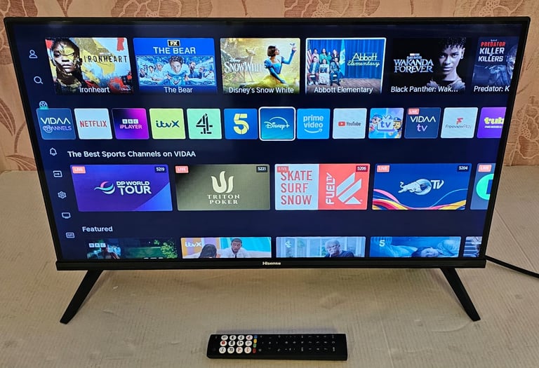 Hisense 32 inch smart full HD led TV unused with remote 