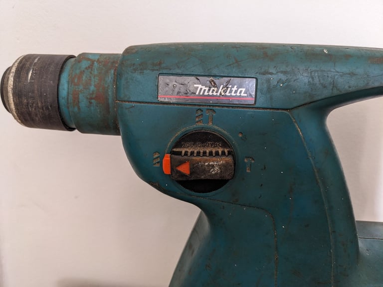 Makita Bhr200 24v Sds Rotary Hammer Drill