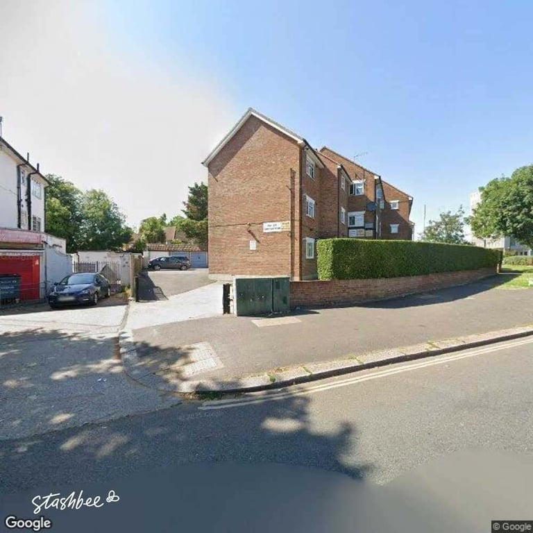 Garage to rent in Hounslow (TW3) | Stashbee