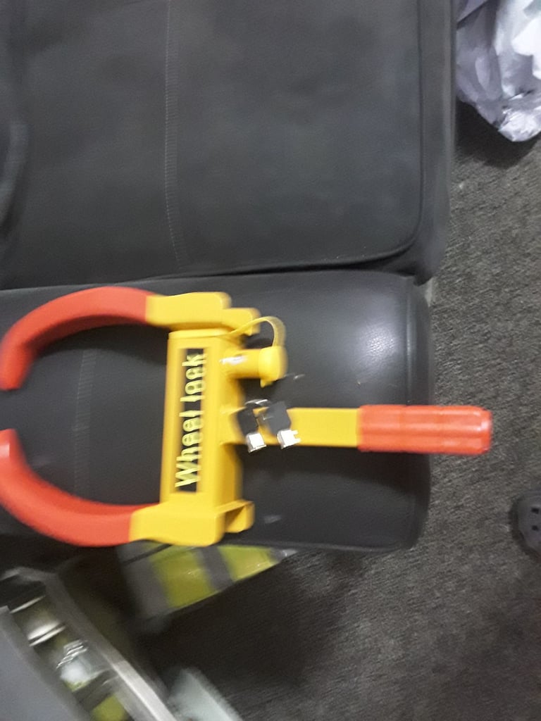 Vehicle wheel clamp as 2 keys extendable for wheel size protect your vehicle new 