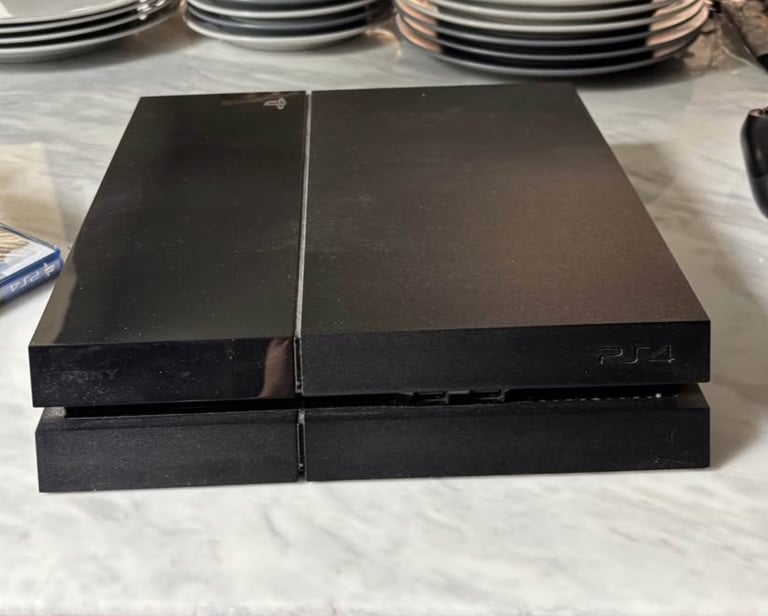 PlayStation 4 Console, 3x Controllers and 8 Games 