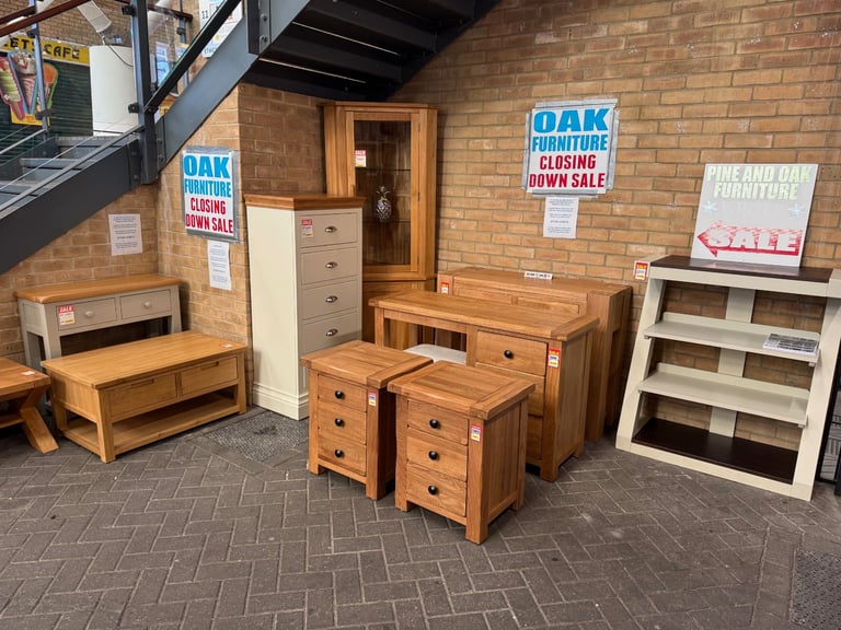 BRAND NEW EX-DISPLAY SOLID OAK FURNITURE - CLOSING DOWN SALE 