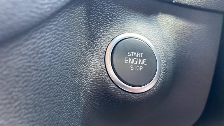 2024 Volvo XC40 2.0 B3P Ultra Dark 5dr Auto ESTATE PETROL Automatic