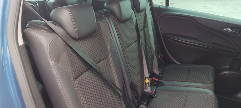 7 Seater Vauxhall Zafira Tourer 2.0