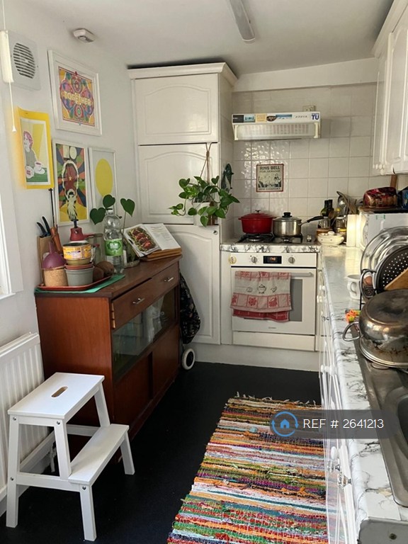2 bedroom flat in Church Passage, Barnet, EN5 (2 bed) (#2641213)