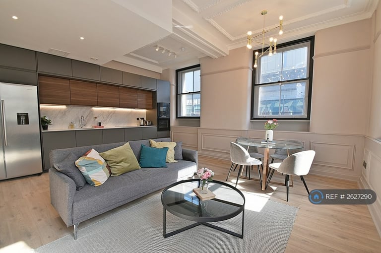 2 bedroom flat in Charlotte Street, Manchester, M1 (2 bed) (#2627290)