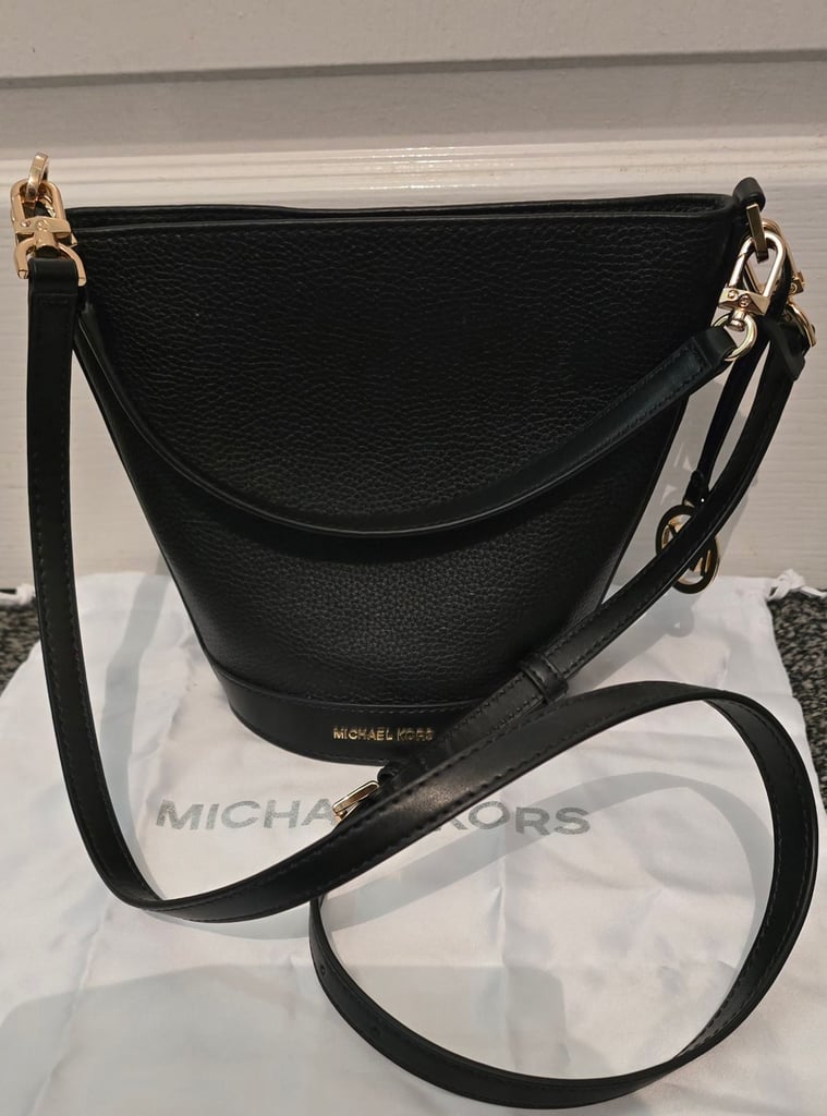 Genuine, Michael Kors Townsend bucket bag, black Pebbled Leather,   Crossbody Bag.
