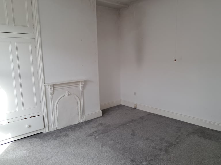 Two bedroom Entire House to Rent in Oldham Town Centre 